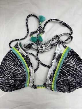 NWOT Victoria's Secret Black & White Patterned Triangle Bikini Top